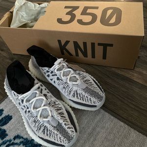 Yeezy 350v2 cmpct “Panda” 9.5